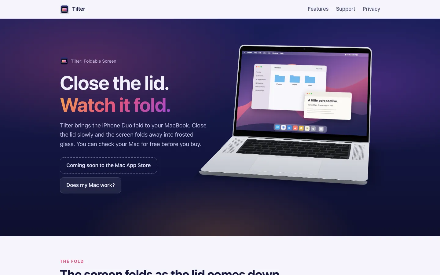 Strona tilter.app: MacBook, którego ekran składa się przy zamykaniu klapy, obok nagłówka Close the lid. Watch it fold.